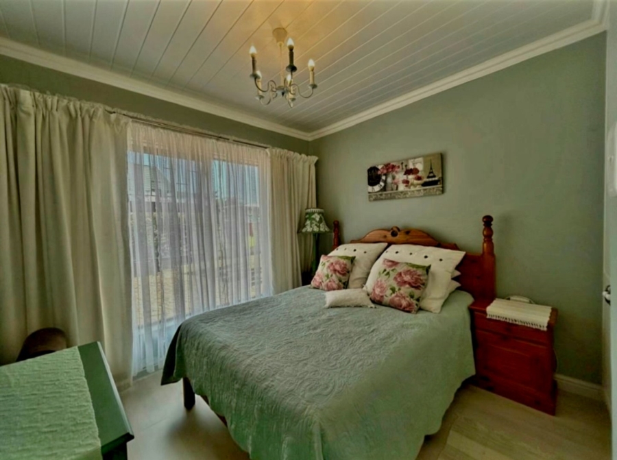  Bedroom Property for Sale in Hartenbos Heuwels Western Cape